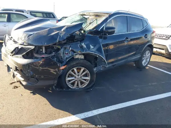 JN1BJ1CPXJW186734 2018 NISSAN ROGUE - Image 2