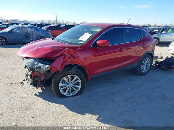 JN1BJ1CPXJW189469 2018 NISSAN ROGUE - Image 2