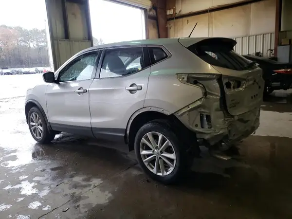 JN1BJ1CPXJW189682 2018 NISSAN ROGUE - Image 2