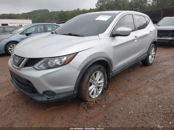 JN1BJ1CPXJW190816 2018 NISSAN ROGUE - Image 2