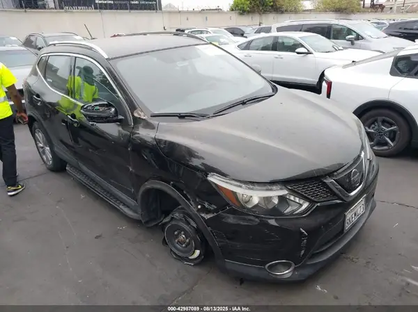 JN1BJ1CPXJW192954 2018 NISSAN ROGUE - Image 1