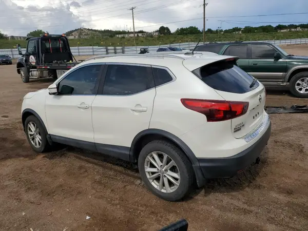 JN1BJ1CPXJW500589 2018 NISSAN ROGUE - Image 2