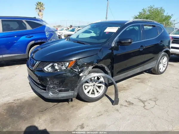 JN1BJ1CPXKW233049 2019 NISSAN ROGUE - Image 2