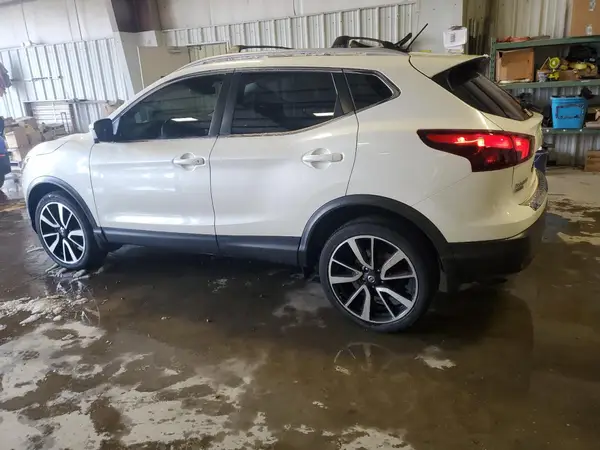 JN1BJ1CR0HW100472 2017 NISSAN ROGUE - Image 2