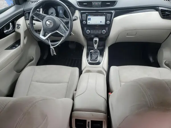 JN1BJ1CR0HW101797 2017 NISSAN ROGUE - Image 8