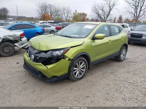 JN1BJ1CR0HW111696 2017 NISSAN ROGUE - Image 2