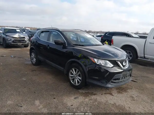JN1BJ1CR0HW111987 2017 NISSAN ROGUE - Image 1