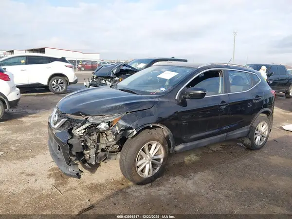 JN1BJ1CR0HW111987 2017 NISSAN ROGUE - Image 2