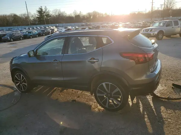 JN1BJ1CR0HW112573 2017 NISSAN ROGUE - Image 2