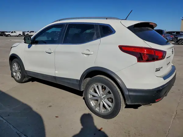 JN1BJ1CR0HW113898 2017 NISSAN ROGUE - Image 2