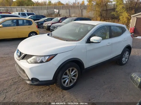 JN1BJ1CR0HW114307 2017 NISSAN ROGUE - Image 2