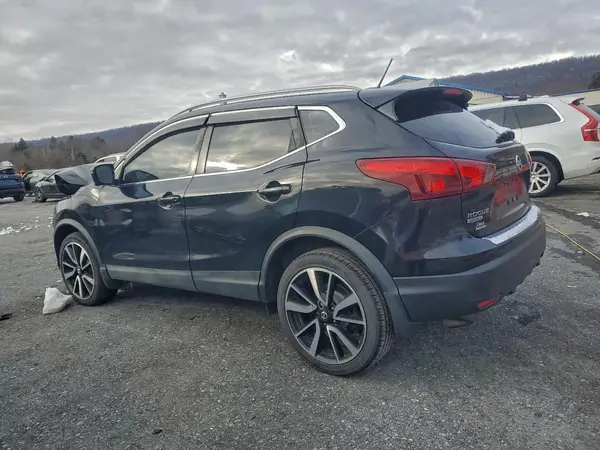 JN1BJ1CR0HW114565 2017 NISSAN ROGUE - Image 2