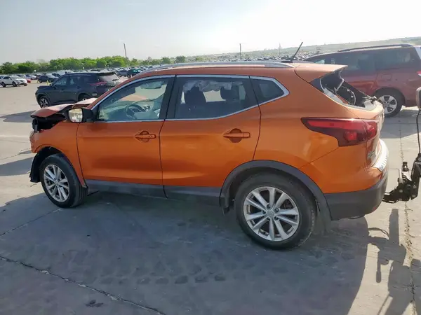 JN1BJ1CR0HW117742 2017 NISSAN ROGUE - Image 2