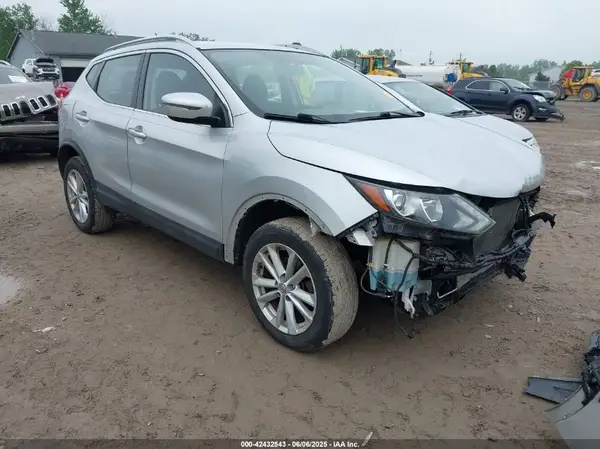 JN1BJ1CR0HW120172 2017 NISSAN ROGUE - Image 1