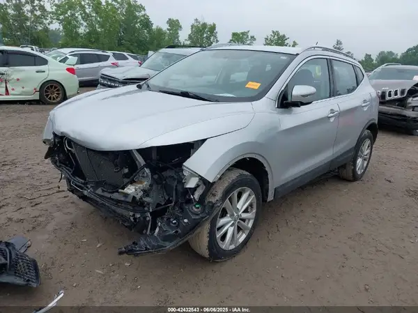 JN1BJ1CR0HW120172 2017 NISSAN ROGUE - Image 2