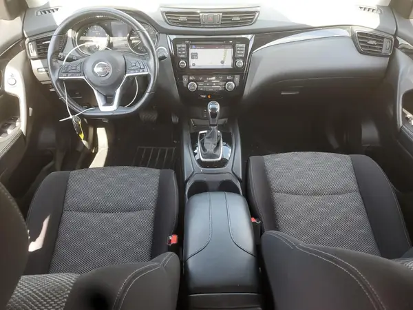 JN1BJ1CR0HW120611 2017 NISSAN ROGUE - Image 8