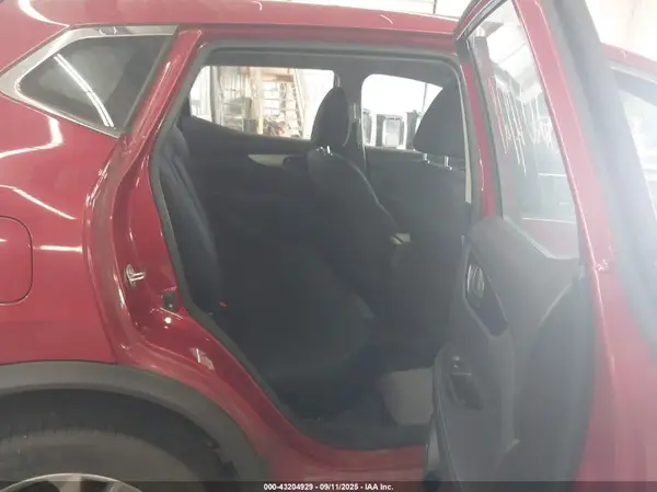 JN1BJ1CR0HW120933 2017 NISSAN ROGUE - Image 8