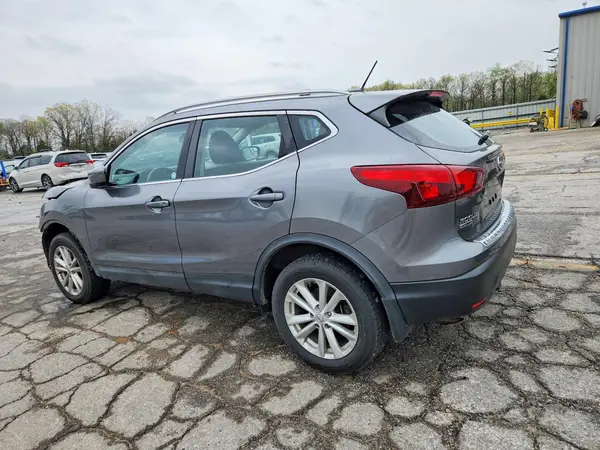 JN1BJ1CR0HW123749 2017 NISSAN ROGUE - Image 2