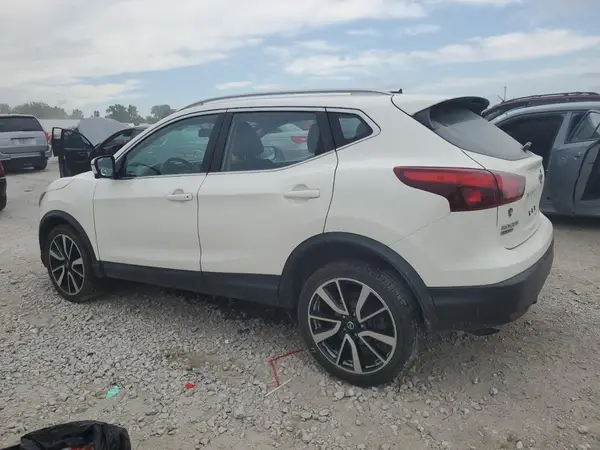 JN1BJ1CR0HW125257 2017 NISSAN ROGUE - Image 2
