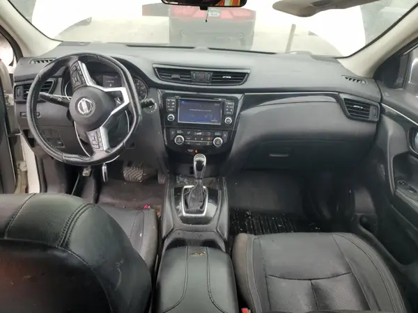 JN1BJ1CR0HW125257 2017 NISSAN ROGUE - Image 8