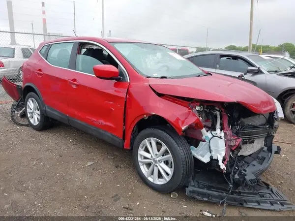 JN1BJ1CR0HW131866 2017 NISSAN ROGUE - Image 1