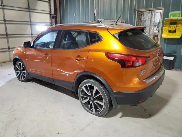 JN1BJ1CR0HW137294 2017 NISSAN ROGUE - Image 2