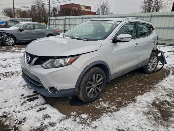 JN1BJ1CR0HW137764 2017 NISSAN ROGUE - Image 1