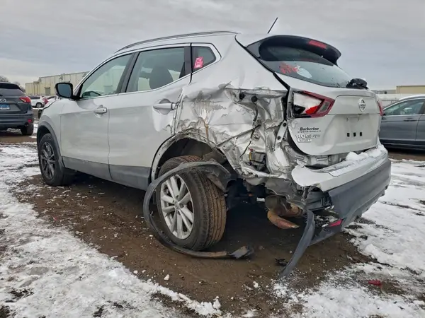 JN1BJ1CR0HW137764 2017 NISSAN ROGUE - Image 2