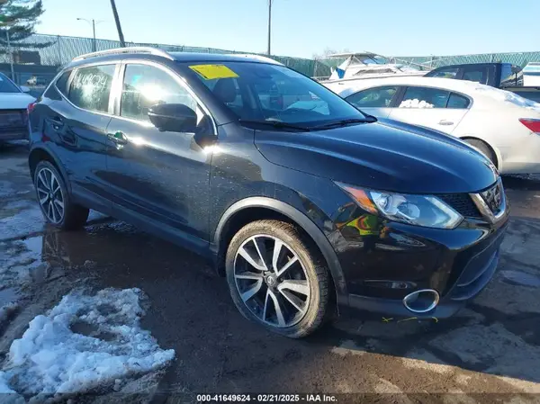 JN1BJ1CR0JW204109 2018 NISSAN ROGUE - Image 1