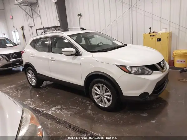 JN1BJ1CR0JW207639 2018 NISSAN ROGUE - Image 1