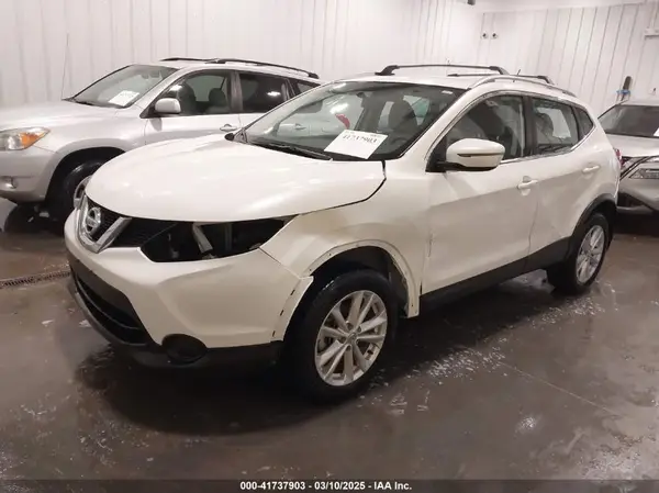 JN1BJ1CR0JW207639 2018 NISSAN ROGUE - Image 2