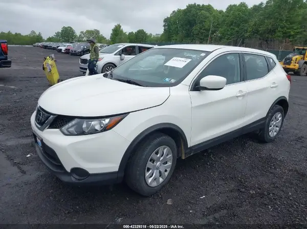 JN1BJ1CR0JW255626 2018 NISSAN ROGUE - Image 2