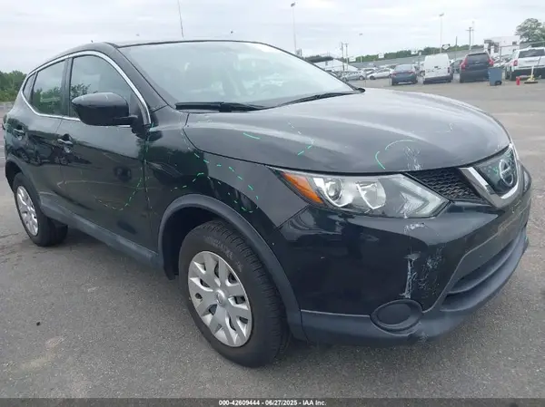 JN1BJ1CR0JW257070 2018 NISSAN ROGUE - Image 1