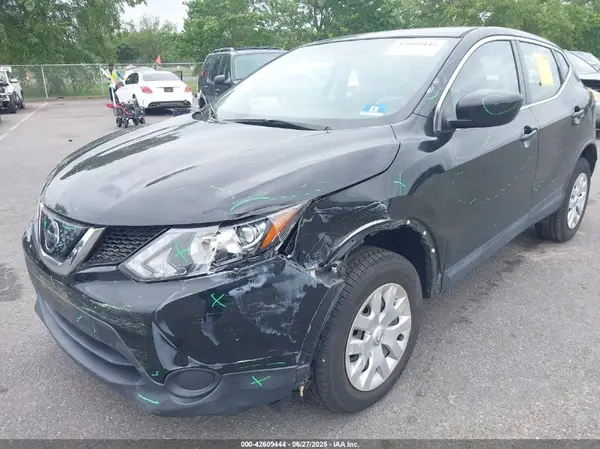 JN1BJ1CR0JW257070 2018 NISSAN ROGUE - Image 2
