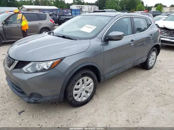 JN1BJ1CR0JW257344 2018 NISSAN ROGUE - Image 2