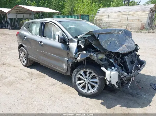JN1BJ1CR0JW267906 2018 NISSAN ROGUE - Image 1