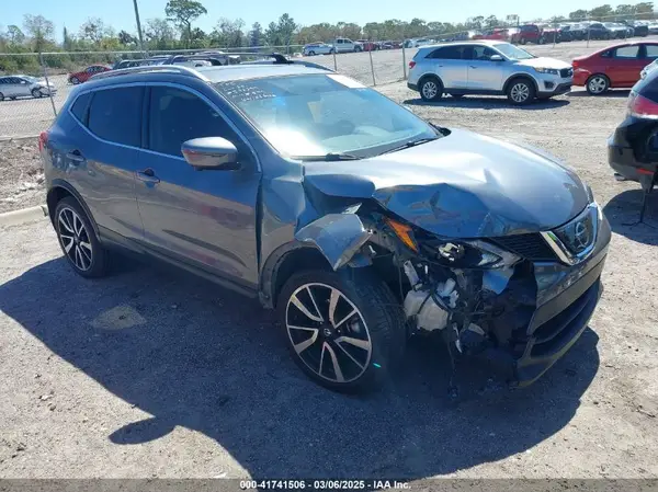 JN1BJ1CR0JW283460 2018 NISSAN ROGUE - Image 1