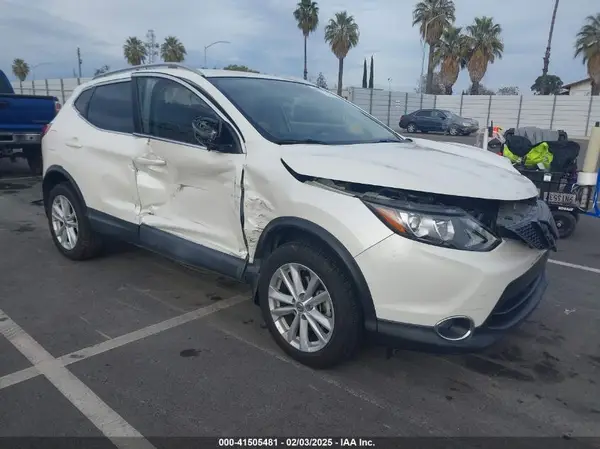 JN1BJ1CR0JW284124 2018 NISSAN ROGUE - Image 1