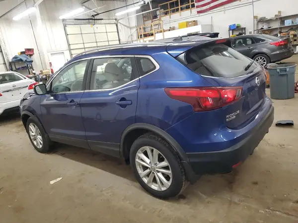 JN1BJ1CR0JW288335 2018 NISSAN ROGUE - Image 2