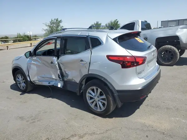 JN1BJ1CR0JW289825 2018 NISSAN ROGUE - Image 2