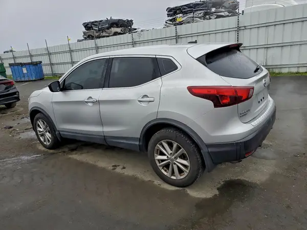 JN1BJ1CR0JW600945 2018 NISSAN ROGUE - Image 2