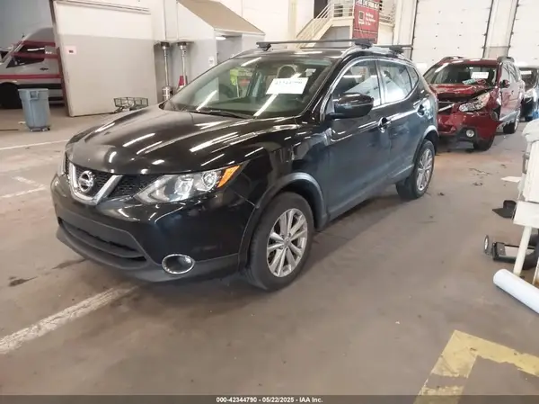 JN1BJ1CR1HW101582 2017 NISSAN ROGUE - Image 2
