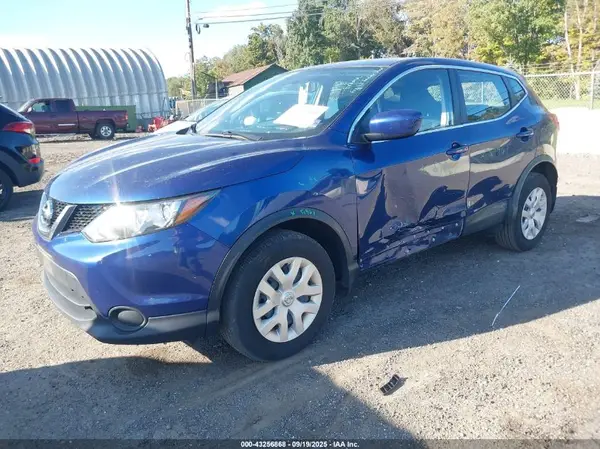 JN1BJ1CR1HW108564 2017 NISSAN ROGUE - Image 2