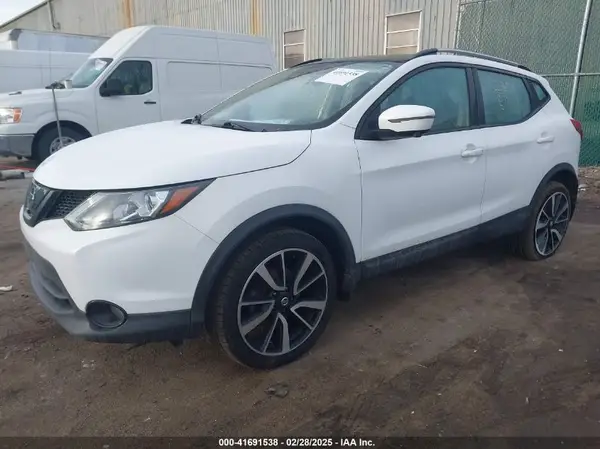 JN1BJ1CR1HW109035 2017 NISSAN ROGUE - Image 2