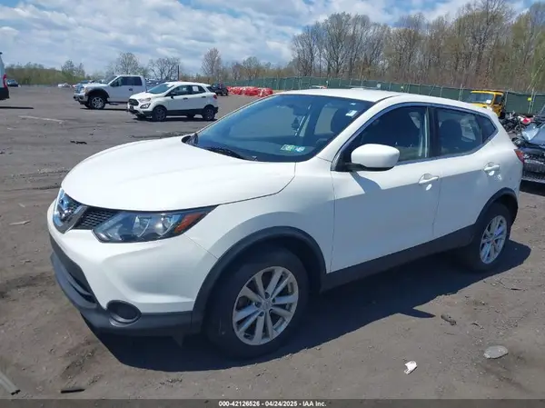 JN1BJ1CR1HW122612 2017 NISSAN ROGUE - Image 2