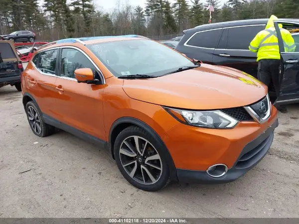 JN1BJ1CR1HW122755 2017 NISSAN ROGUE - Image 1