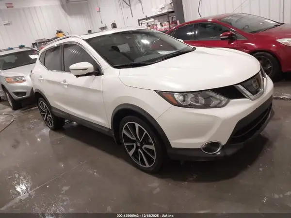 JN1BJ1CR1HW127101 2017 NISSAN ROGUE - Image 1