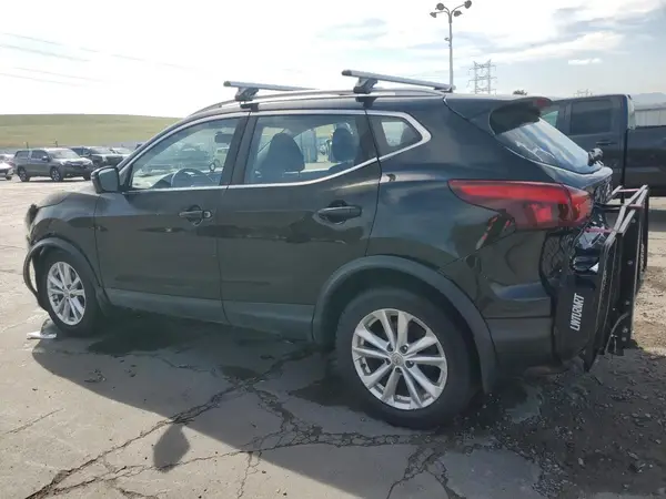 JN1BJ1CR1HW127244 2017 NISSAN ROGUE - Image 2