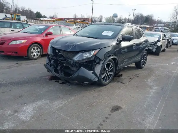 JN1BJ1CR1HW131942 2017 NISSAN ROGUE - Image 2