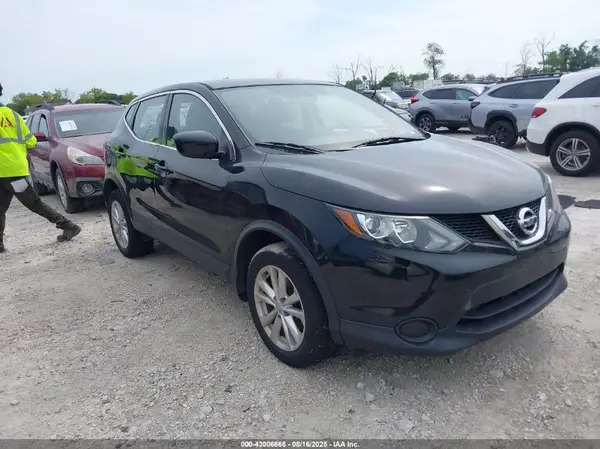 JN1BJ1CR1HW135585 2017 NISSAN ROGUE - Image 1